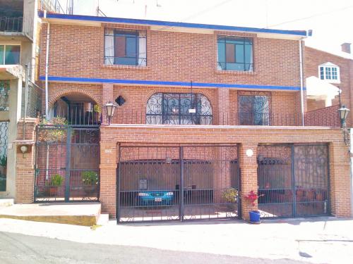 Excelente y Muy Amplia Casa, a 5 Minutos de Arboledas, Vívela!