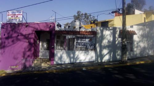 EXCELENTE EDIFICIO CON DOS SALONES U OFICINAS