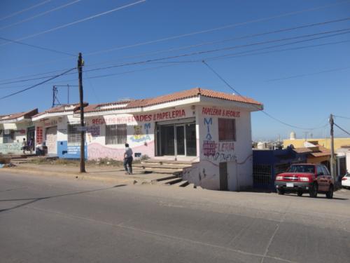 Excelentes locales sobre avenida