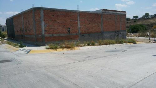 Casa En La Ribera Con Terreno Excedente Y Sótano