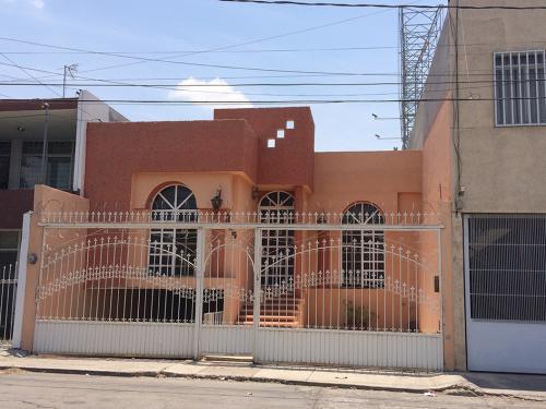 Vendo Preciosa Casa En La Concordia A Una Cuadra De Primer Anillo