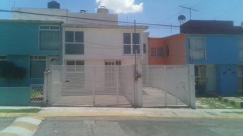 CASA RECIEN REMODELADA, LISTA PARA HABITARSE, GRAN OPORTUNIDAD