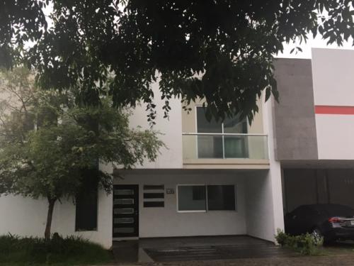 COTO #1 CASA #157 SOLARES