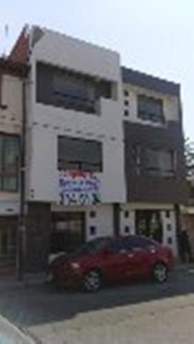 Se renta Edificio de 3 niveles, centrico