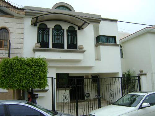 CASA EN RENTA $9,500 LAS ALAMEDAS AREA PASEOS DEL SOL BUENA UBICACION 