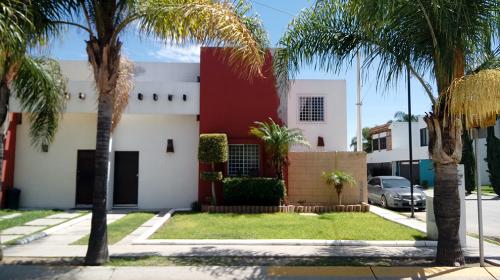 Vendo Casa Ampliada En Av. Principal De Villas Del Mediterraneo