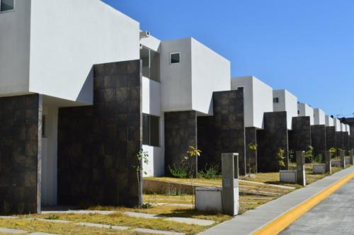 RESIDENCIA NUEVA CERCA DE EXCELENTES ACCESOS