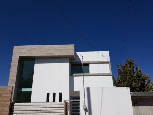 Casa nueva semi residencial venta Col. El Venado, Mineral de la Reforma 