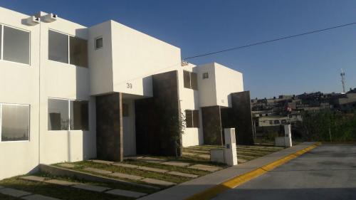 Ten una casa de sueño en el lago residencial