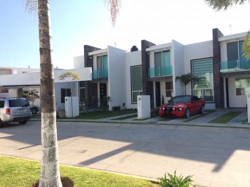 Rento Casa Amueblada Al Sur En Residencial Bonaterra