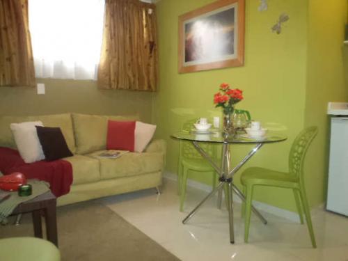 Suites a 10min del teatro de los insurgentes con todos los servicios.