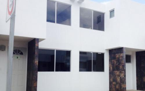 casa cerca de campo de golf.