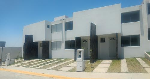 casa con vigilancia las 24 horas del dia