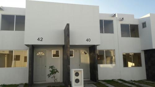 HERMOSA CASA MINIMALISTA