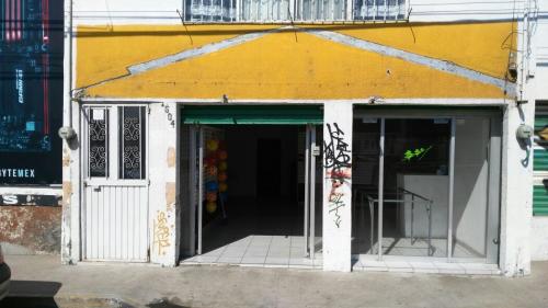 Rento Local De 170m Sobre Primer Anillo Norte