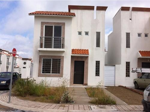 Casa En Venta En Fracc. San Gerardo Al Sur Para Inversionista