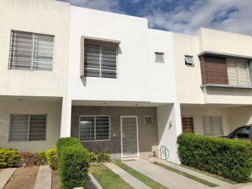 Casa Venta / Parques del Bosque / Tlaquepaque