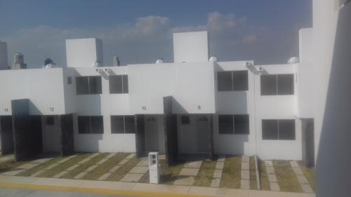 CASAS DE BUEN TAMAÑO EN LAGO RESIDENCIAL