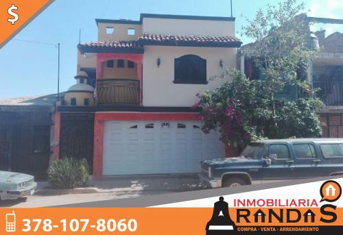Venta de casa nueva con acabados de madera