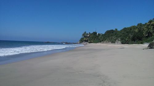LOTE DE TERRENO CON HERMOSA VISTA AL MAR Y ACCESO A PLAYA