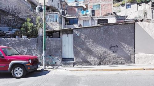 CASA SOBRE AVENIDA PRINCIPAL, EXCELENTE UBICACIÓN