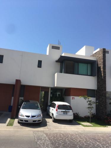 AV. AVIACION # 4055 COTO CATANIA 21 PORTA REAL