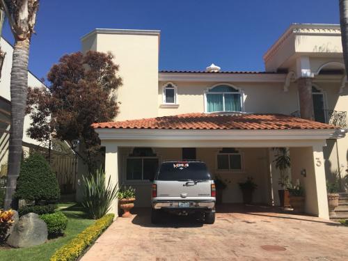 AV. PASEO JOSE MARIA ESQUIVAR # 600 INT. 3-A CONDOMINIO                                                RINCONADA DEL ARROYO COLINAS DE SAN JAVIER