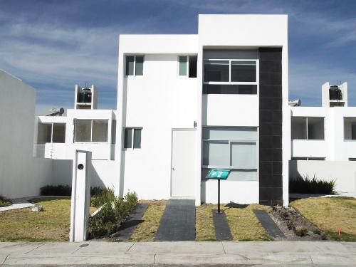 CASA MODELO ALBORI DE 4 RECÁMARAS Y 3 BAÑOS COMPLETOS.