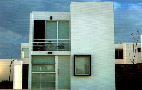 CASA MODELO NIDRA DE 2 NIVELES 3 RECÁMARAS 3 BAÑOS.
