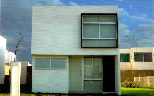CASA MODELO DARMA DE 2 NIVELES, 3 RECÁMARAS Y 3 BAÑOS.