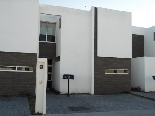 CASA MODELO INNOVA DE 2 NIVELES, 4 RECÁMARAS, 4.5 BAÑOS.
