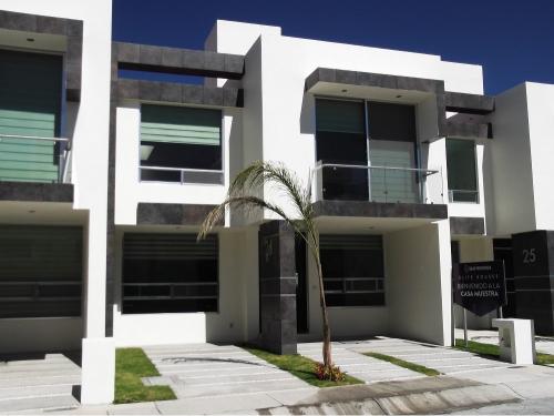 CASA MODELO DOLCE PROVVIDENZA, DE 2 NIVELES, 3 RECÁMARAS, 2.5 BAÑOS Y ACABADOS DE SUPER LUJO.
