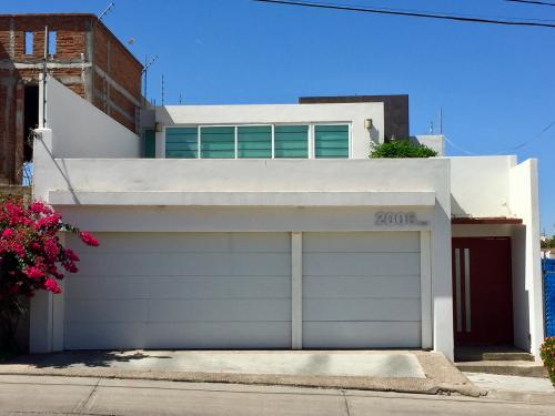 SE VENDE CASA EN MONTEBELLO CULIACAN