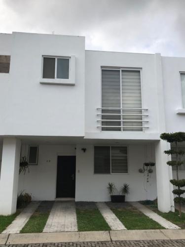 CASA AMUEBLADA AV. AVIACION #6170 20-G FRACC. ARMONIA