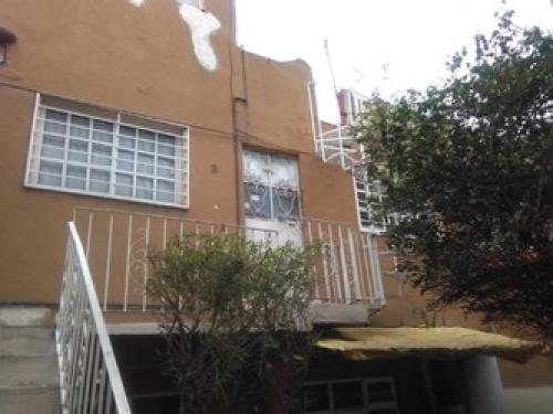 Casa con 3 departamentos 