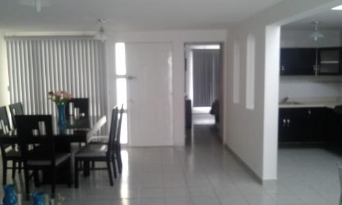 PARA EJECUTIVOS CASA AMUEBLADA AL SUR DE LA CIUDAD