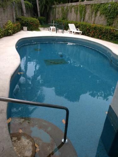 Casa a metros de la costera Miguel Alemán en Costa Azul.