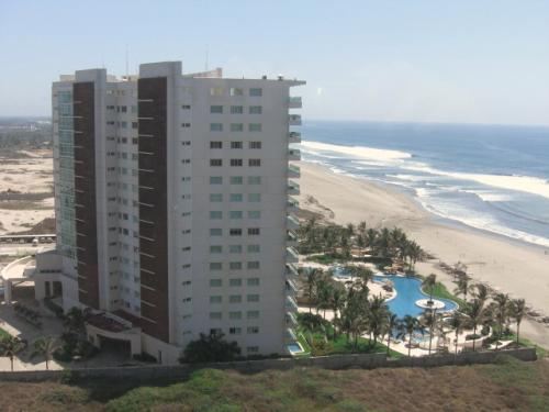 EN PLAYA DIAMANTE SE VENDE DEPARTAMENTO