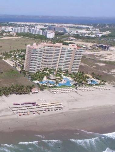 EN LAS PLAYAS DE ACAPULCO DIAMANTE