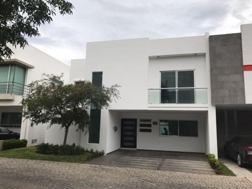 Casa en Renta en Solares 