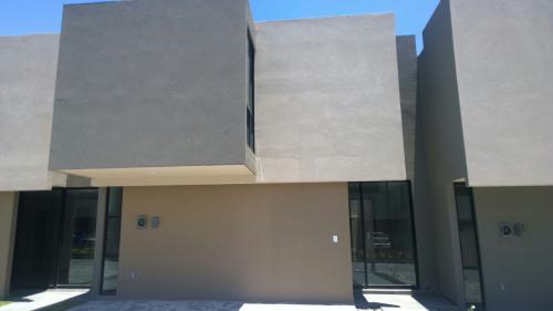 Hermosa casa en renta en Fracc. El Refugio, Metropoli 22