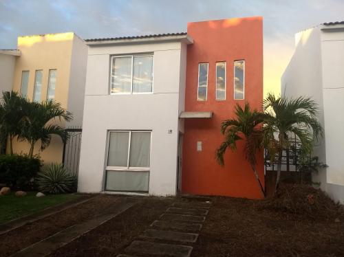 CASA EN VENTA EN COTO CON ALBERCA