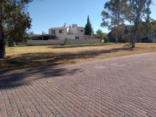 ZONA EXCLUSIVA AL PONIENTE DE LA CIUDAD