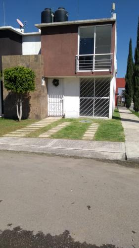 Rento hermosa casita fracc cerrado en Cuautlancingo