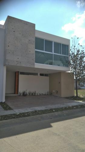 Casa en Venta en Valle Imperial #106
