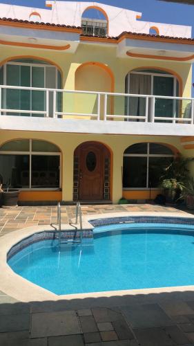 VENDO CASA EN CALETA INVIERTE Y GANA CON RENTAS