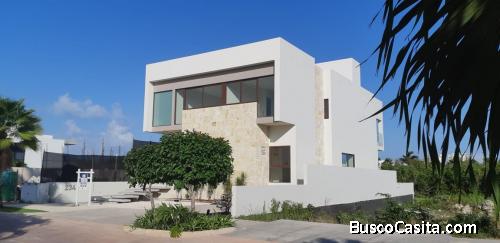 Espectacular casa en Residencial Puerto Cancún