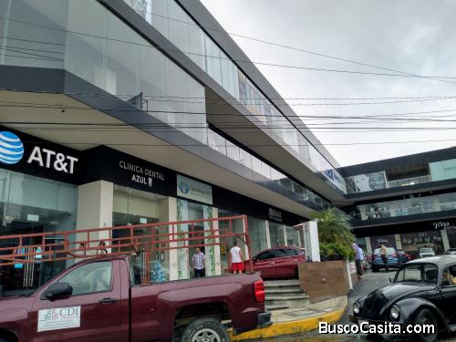 Local en plaza comercial en renta 