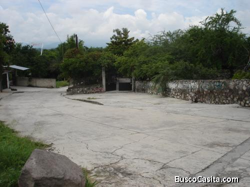 vendo lote en el jicarero, jojutla morelos frente a la plaza de toros los vampiros.