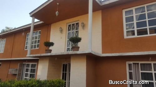 VENTA DE CASA CON AMPLIOS ESPACIOS Y EXCELENTES CONDICIONES 